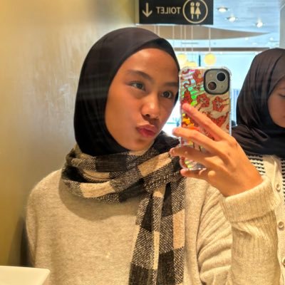 ezeleeze's profile picture. 