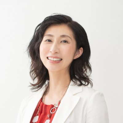 中小企業診断士歴20年。
千葉商科大学大学院の診断士養成課程で専任教授。
経営目標は「好きな人とだけ仕事をする」。
JAPAN MENSA会員。専門はマーケティング。
2017年 中小企業庁長官賞受賞。
LOVE💕チャメ太郎(Myワンコ)、睡眠、少年漫画、お肉。
苦手☔早起き、乗り換え、しっかり生きること