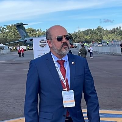 Asesoría y consultoria, Aviación comercial, gerencia, liderazgo, comportamiento organizacional, negociación y resolución de conflictos, entre otros