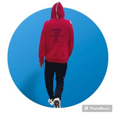 لا أحد ينام سريعا لكل منا قصة يرويها لوسادته وتنتهي بإبتسامة أو بكاء🤍💔