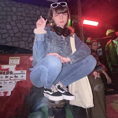 Aubrey Firedrill is #TEAMHENLOBULLFROG Profile