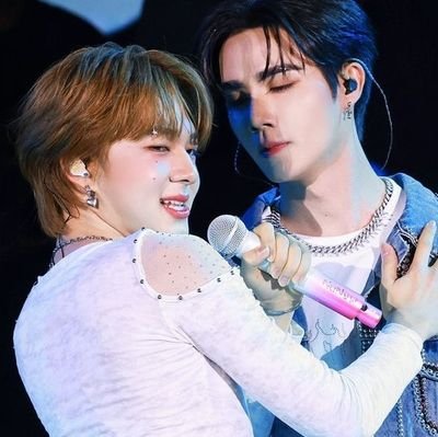Cause I'm right here, waiting for us - 🐺🐰🐷😽🐿️🐥🐶🦊 ot8 - Skz. SHINee. seventeen. bts. zb1. txt. wayv. multistan zeenunew. yinwar. T.pop multistan