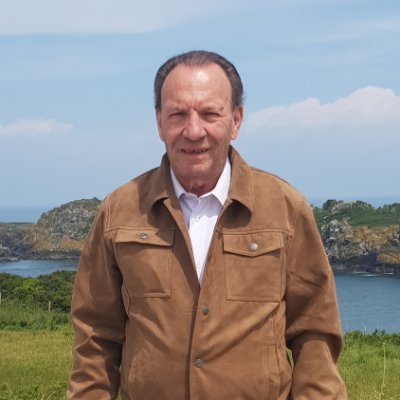 Journaliste-romancier, gaulliste, catholique, soutien Israël