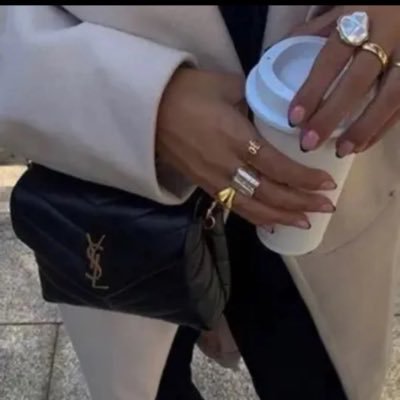 Ghalazmy's profile picture. عضو نادي التاريخ والآثار History student | Kuwait University 👩‍🏫📚🐎