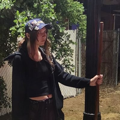 april escapril 🦧🧙‍♀️⛓️ Profile