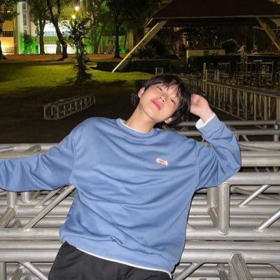 authoirs's profile picture. nothing.