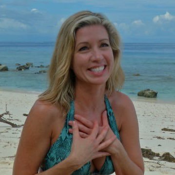 (she/her/hers, 🇫🇷🇺🇸) i don’t post during survivor offseason sorry to my devoted fans + followers ☀️