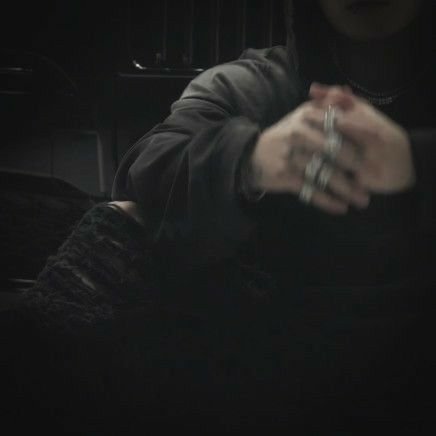 Yasjeon2's profile picture. 𝟏𝟏𝟏
.
𝑤ℎ𝑎𝑡𝑠 𝑦𝑜𝑢𝑟 𝑓𝑎𝑣𝑜𝑟𝑖𝑡𝑒 𝑠𝑐𝑎𝑟𝑦 𝑚𝑜𝑣𝑖𝑒?
🦇