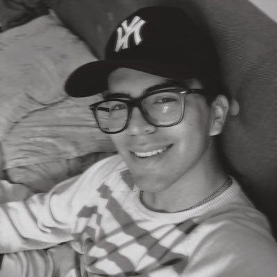 Afiliado en twitch
https://t.co/AzNB0ujEmJ