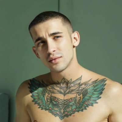 DennisNickolero's profile picture.