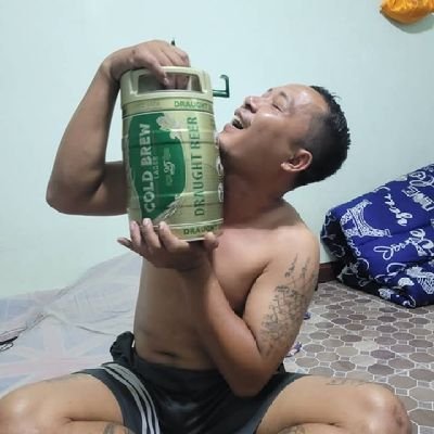 เป็นชายเซอร์ๆหนุ่มบ้านๆผู้ชื่นชอบเรื่อง18++ด้านมืดลับๆๆ