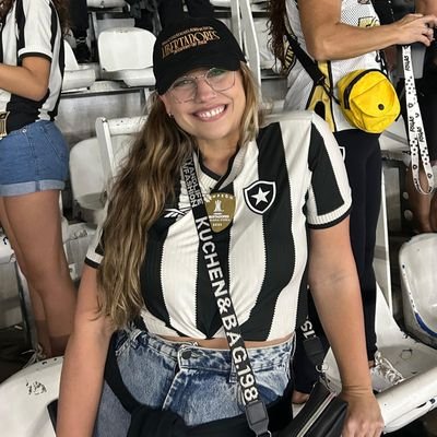 marinabasbc's profile picture. 33, carioca, jornalista & social media, geminiana e botafoguense. 

Apaixonada por esportes e boas histórias. 

✌❤

ela/dela