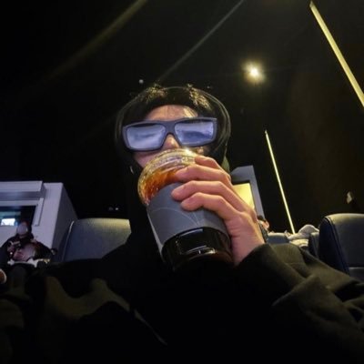 v4_am's profile picture. CS💻