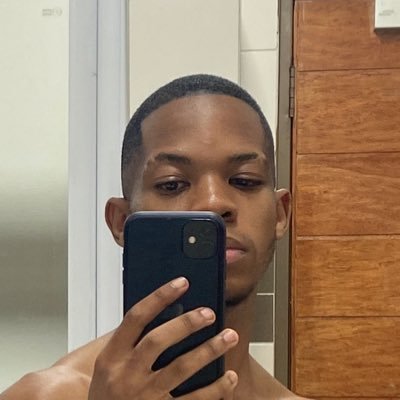Amapiano Purist | PF Merchant | Definitely Sotho😌 | Mechanical Engineering Graduate 👨🎓 | Founding Member of Askhomnandi Academy |