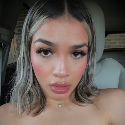 _abigailrdzz's profile picture. 👩‍👧‍👧☘️🫀🌈🦋🫧🍒🪬🍃💅🏻👸🏼⚖️💋