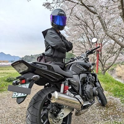 YK3069627720171's profile picture. はじめまして　Y.Kといいます
夜勤で働いてる👨です。

バイク🏍️（CB400SF・YBR125）
たまに写真とともに曲（主にHIPHOP）なんかも上げていくので、バイクと音楽が好きな方は是非読んでいただけると嬉しいです(o・ω・o)！！！　

目標：彼女と徳島に住む