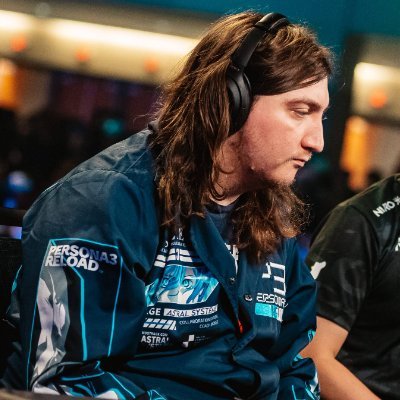 Writer, producer, and photographer. FGC player and commentator. Theme park enthusiast. Follow for theme park and Fighting game news (he/him/they)