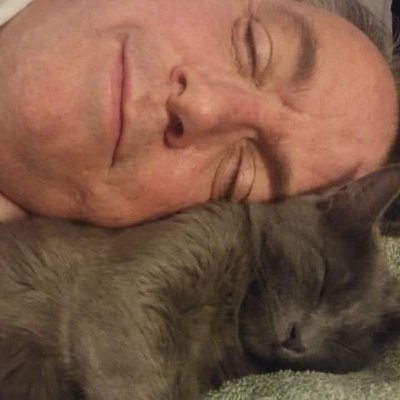 LizNey777's profile picture. 