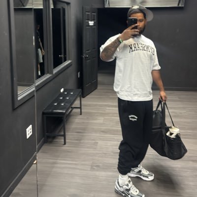 rayyflex's profile picture. Instagram | @rayyflex