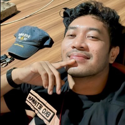 ekhosetiawan's profile picture. Bio ?