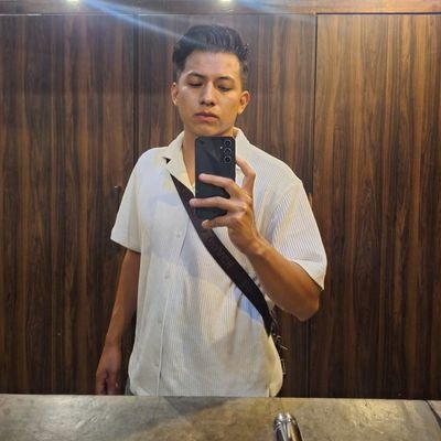 toonyRm's profile picture. Mi lenguaje es pura seducción aunque pal amor no sirvo yo.