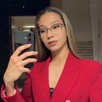 ElenaAndonova16's profile picture. 🤷‍♀️