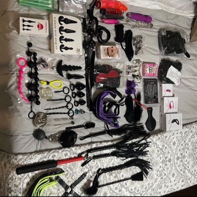 momelve1's profile picture. Find$m GODDESS feet⛓️ #humilation #joi #sph #spank #gag #peg #chasity #cum #denial #edge #facesitting #rape #slut #bitch 💦🙇