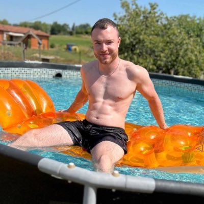 Aboutjamees's profile picture. California soul. Ukraine body.             Not safe for Instagram. 🔞💋https://t.co/RslCqrrvki