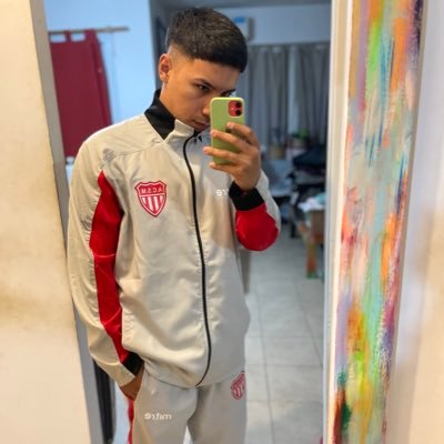 AGUSMENDEZ11's profile picture. Solía ser jugador de fútbol ⚽