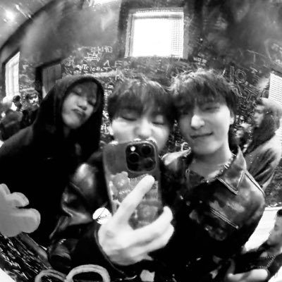 this user loOoves #디노 🦦 && #세븐틴 💎 || minor here !! || OT13 diehard ‧₊˚ ⋅ 🍒🪽🦌🐈🐯🐈⬛🍚🐸⚔️🐶🍊🐻❄️🦦