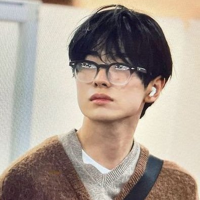 i tweet whatever i want, whenever i want. but mostly bns and nct wish yushi