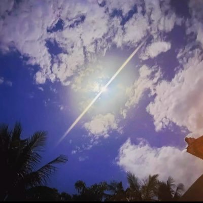 I just want to live with nature, not to stuck in the city. 🌄🌕🌌🌳🌊🏝️Moon, you are so beautiful and you are all everything to me.