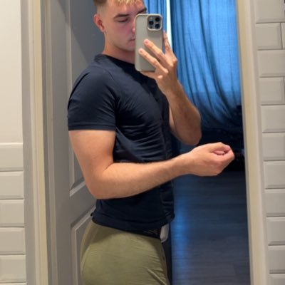 Cash Master god. Fighter. Worship and send a gift to get my attention. 💪🏼🤑 Beg me to drain you and make you my regular slave. ⛓️ #findom