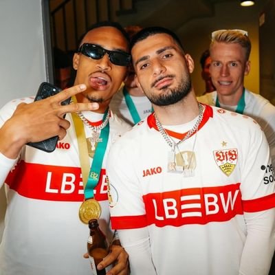 🤍♥️VfB🤍♥️1️⃣8️⃣9️⃣3️⃣🤍♥️🥰🐊🎶Der ganze wilde Süden,
strahlt in Weiß und Rot!🎶🔥DFB Pokal🏆Sieger 2025🔥