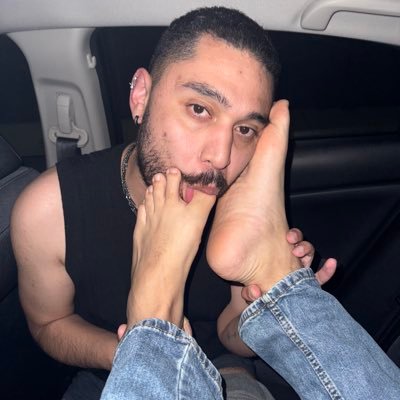LA Foot Boy in San Jose 😈👅🦶🏽 Kinky Switch/ Bttm Vers 🍑🍆 OF/JFF in link JFF: All Foot Worship Content. DM for customs & gear