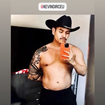 Nomás de a jugandito, el chisme farandulero,el porno gay amateur y las compras inútiles en shein son mi perdición!