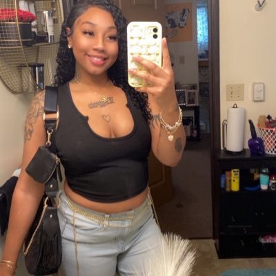 I’m not a regular mom I’m a cool mom LXP 💙🐘
