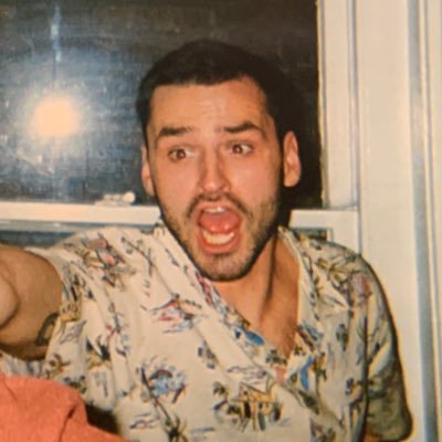 __esgee's profile picture. exploring