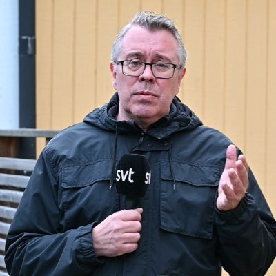 Reporter på SVT. Kör Mustang på sommaren och spelar curling på vintern. Twittrar med egna ord. RT inte alltid samtycke. 🇸🇪🇺🇦