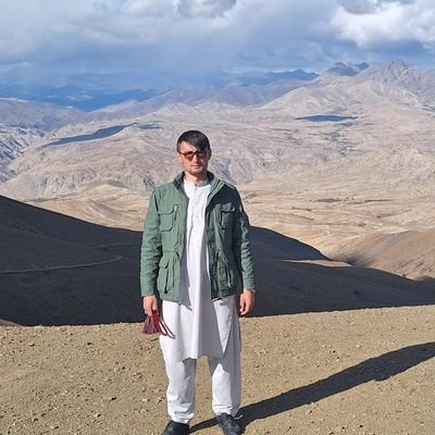 انسان موجودی اجتماعی است که با عقل، احساس، و اختیار خود، زندگی را شکل میدهد. او با توانایی تفکر و خلاقیت میتواند محیط اطرافش را تغییر دهید.
