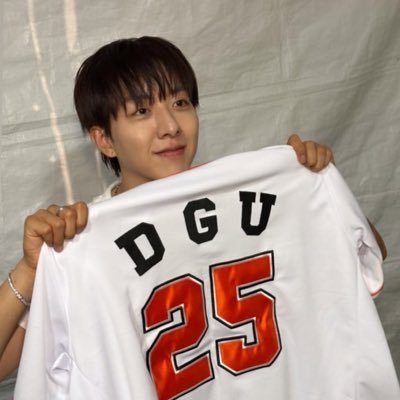 kittyband_'s profile picture. 