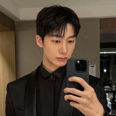 Twit 🐥@/hwasaeffect on TikTok/
A safe space except for Id*ots