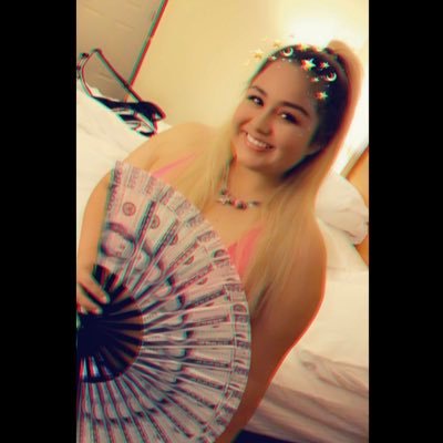 Reesababee's profile picture. 