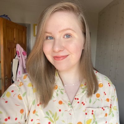 ✦•.°* a 26 year old irish journalist who talks about tv, film & cares about fictional characters way too much ✦•.°* trust the process ✦•.°* she/her 🫧🧜🏾♀️🌪️