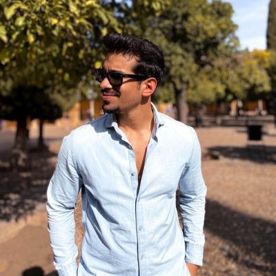 Jurista y Politólogo. 💙. ~Disfrutando de la ausencia de la tercera dimensión .~