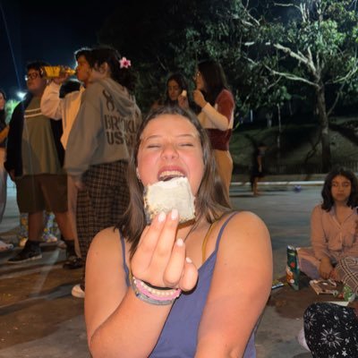 anikasflife's profile picture. los tweets más random y sin sentido de la historia