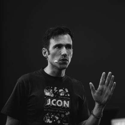 Father | Director in FinTech| Speaker🎙|Book clubs 📖 founder | Mentor🧠 | Techno 🎛 Berlin | Mental Health First Aider🧘♀️