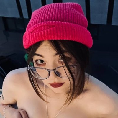 Cute but depressed 🤍🖤 18yo/5'3/bi/daddy issues/sub ;)
don't be a pussy and follow.
the best site 😏 https://t.co/0vE9oraEn1