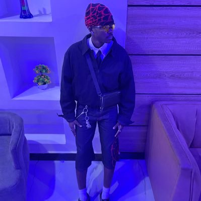 manlikeizy's profile picture. 