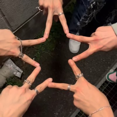 UpdatesPattern's profile picture. Hello! This is an update and translation account for @Pattern_5 💙✨